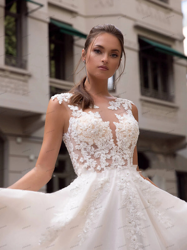 Suknie ślubne w stylu Vintage wdzięczne suknie ślubne z koronkowymi aplikacjami bez rękawów na formalne przyjęcie eleganckie Vestidos De Novia