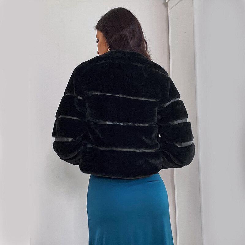 Корейская версия популярного мехового пальто с высокой посадкой из искусственного лисьего меха