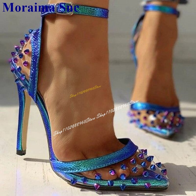Модные градиентные синие прозрачные сандалии из ПВХ с заклепками женские сандалии на тонком высоком каблуке ремешок с острым носком 2024 Zapatos Para Mujere