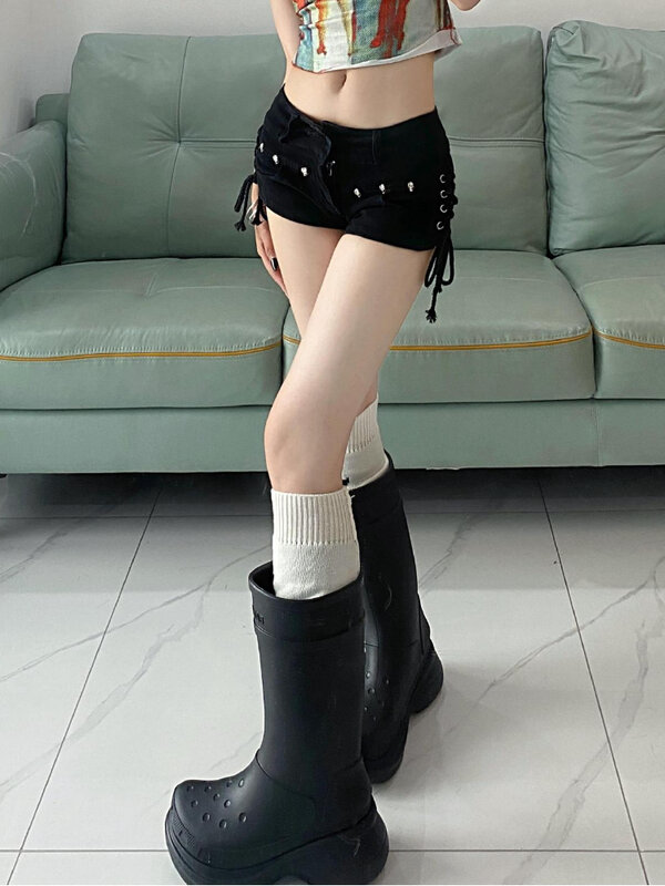 Celana pendek Y2k hitam seksi untuk wanita, celana pendek kurus bertali pinggang rendah gaya Korea netral kasual Retro Amerika untuk wanita