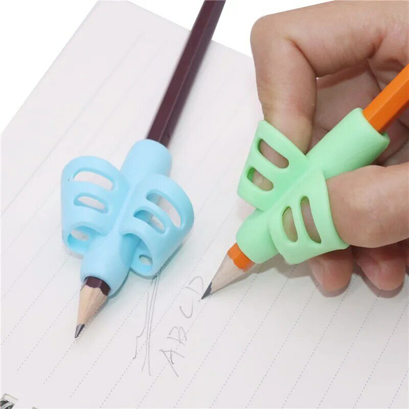 3/4 sztuk dzieci pisanie ołówek Holder dzieci nauka praktyka długopis silikonowy pomoc korekta postawy urządzenie dla studentów