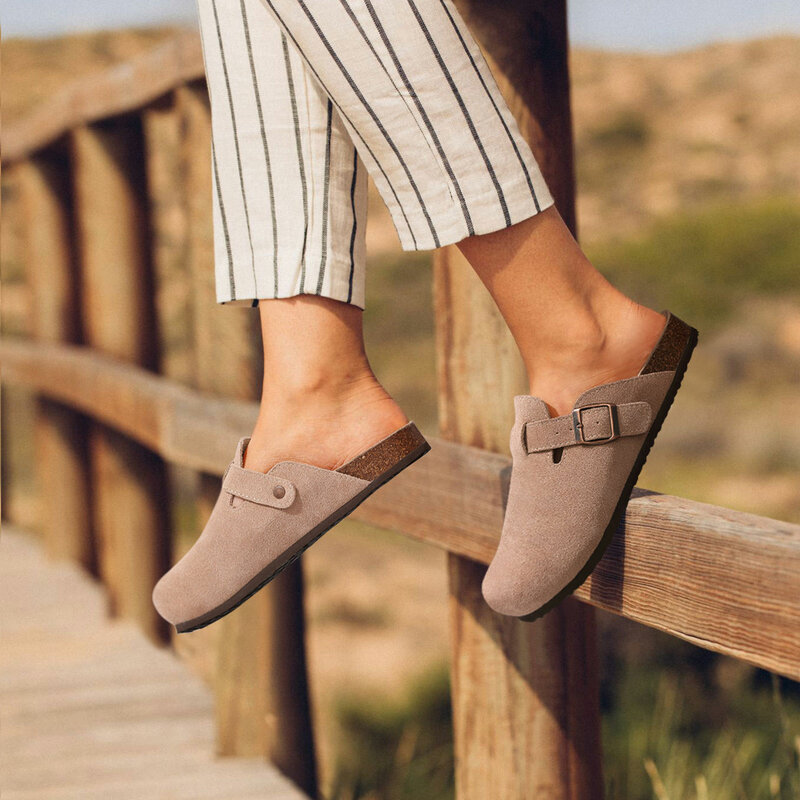 Shevues sandal bakiak gabus klasik sandal Suede kaki lembut wanita pria dengan dukungan lengkungan sandal pantai trendi sandal rumah pria