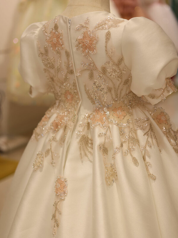 Jill życzę luksusu kwiat biały sukienki dla dziewczynek suknia księżniczki z cekinami w Dubaju na przyjęcie weselne J085