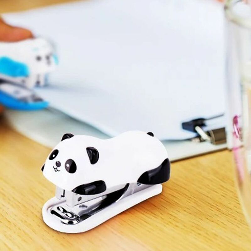 Juego de grapadora de dibujos animados para estudiantes, Mini encuadernación de papel linda, carpeta de libros portátil en forma de Panda, premio