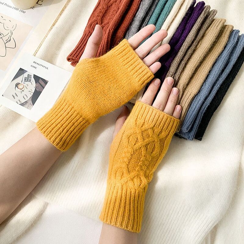 Guanti da guida autunnali e invernali in tinta unita più guanti elastici in maglia di velluto guanti femminili guanti Twist guanti mezze dita