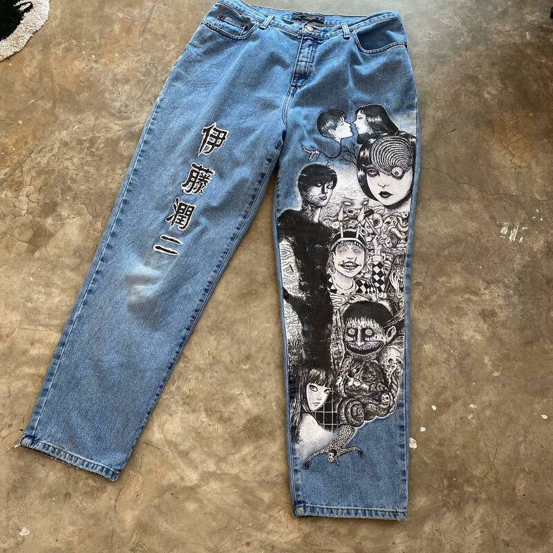 Celana jins motif Anime Hip Hop, celana Denim Baggy, celana jins longgar motif Anime, celana Gotik pinggang tinggi untuk pria dan wanita