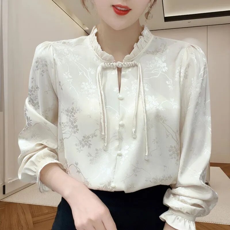 Camisa em estilo chinês com fivela de madeira, camiseta manga comprida, blusa de nicho, novo design, primavera