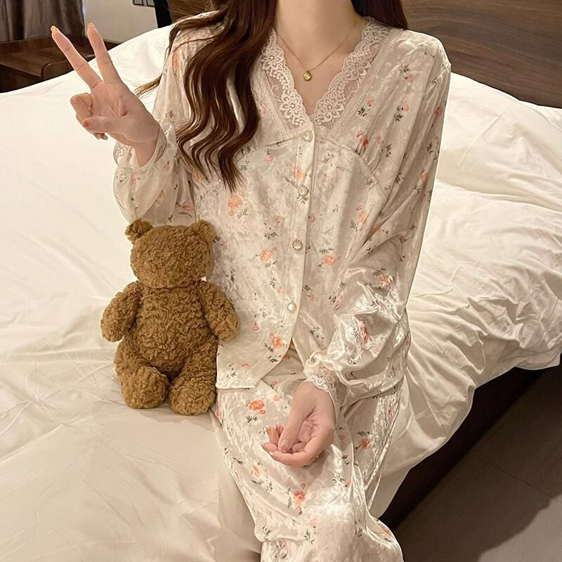 Ropa de dormir de terciopelo dorado para mujer, conjunto de pijama de manga larga con cuello en V Floral, ropa de casa dulce suelta, primavera y otoño, 2024
