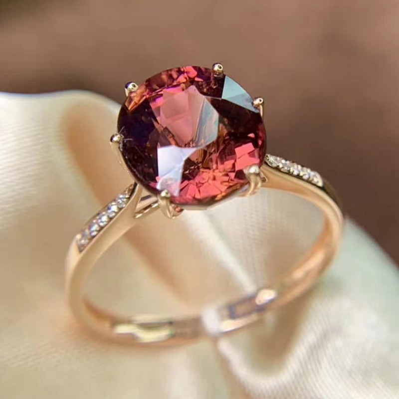 Женское кольцо из серебра 925 пробы, с камнем