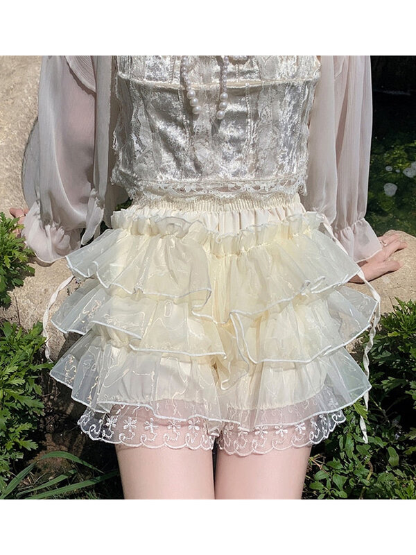 Women’s Layered Ruffle Shorts Casual Elastic Waist Solid Color Lace Hem Bloomer Shorts Going Out Pants