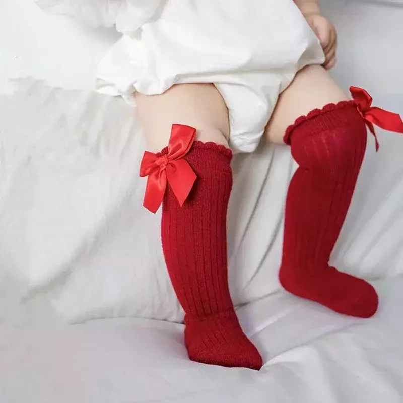Stoking Natal anak perempuan katun lembut, kaus kaki lantai anti selip, katun lembut dasi kupu-kupu merah untuk hadiah bayi