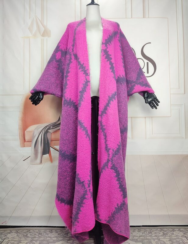 Mantel panjang hangat lembut tebal longgar cetak mode Musim Dingin 2023 wanita Eropa mantel panjang kebesaran kardigan mewah Poncho Blogger Amerika