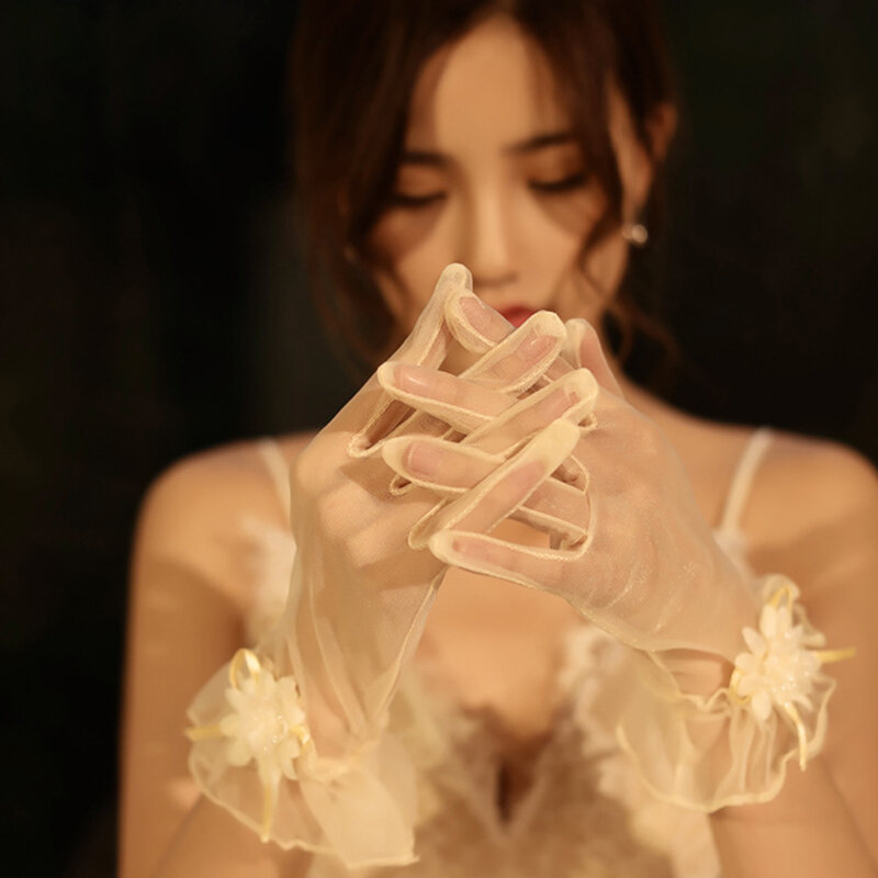 1Pair Wedding Bridal Lace Gloves Wedding White Small Chrysanthemum Short Mesh Gloves