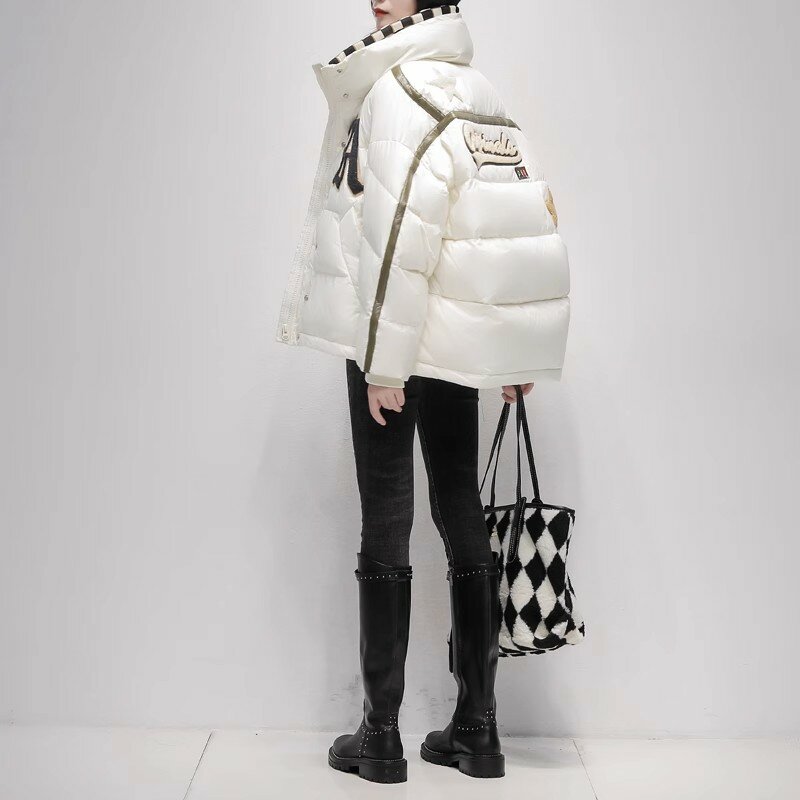 Женская короткая куртка на белом утином пуху, свободная теплая парка в Корейском стиле с воротником-стойкой, повседневное пуховое пальто, 2023