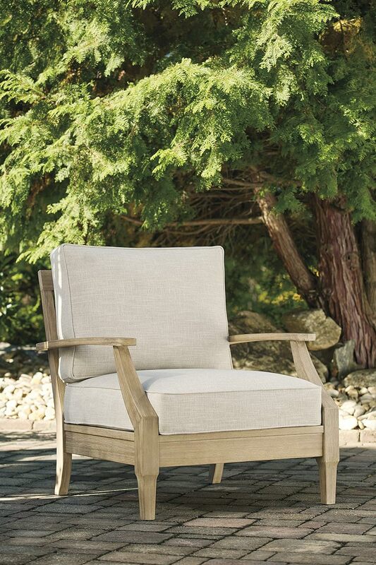 Desain tanda tangan oleh Ashley Clare View Outdoor kayu kayu kayu putih kursi santai berbantalan tunggal, krem