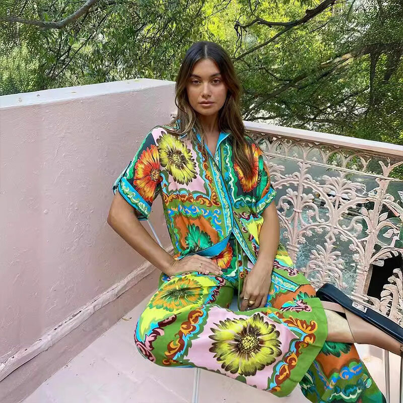 Fashion Suit Personalized Printed Short-sleeved Trousers Two-piece Set  Fashionable Vacation and Leisure Vacation Sets