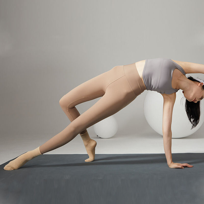 Kaus kaki Yoga wanita kaus kaki kru Pilates pegangan antiselip katun Dot silikon