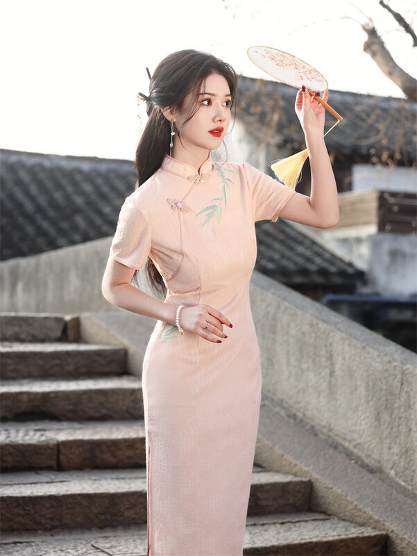 Cheongsam à manches courtes pour femmes, robe Qipao classique, robe de broderie chinoise, robe longue, robe éducative, robe mince, col mandarin, robe sexy et élégante
