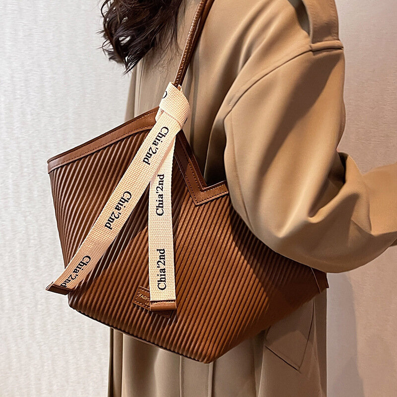Модная женская сумка для подмышек, новая Корейская версия 2024, сотни сумок на плечо большой емкости, искусственная сумка