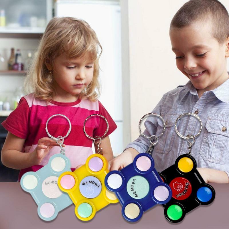 Handheld-Memory-Spiel mit Lichtern klingt interaktives Lernspiel Memory Training Maschine lustiges Spielzeug für Kinder klassisches Spielzeug