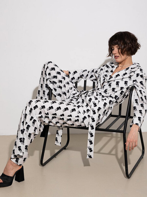 Marthaqiqi-Ensemble de pyjama imprimé pour femme, vêtements de nuit sexy, chemise de nuit à manches longues, pantalon large, col rabattu, mode