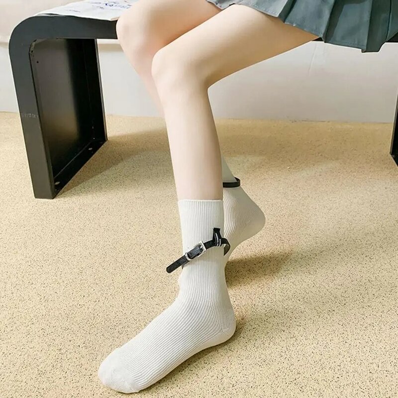 Kaus kaki katun wanita, jahitan tanpa tulang dengan sabuk kaus kaki setengah tabung sedang warna Solid gaya Korea kaus kaki pendek jalan