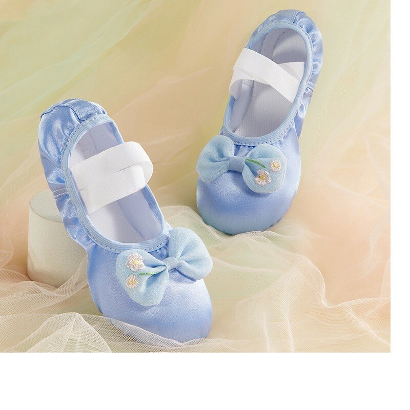 أحذية باليه للأطفال من الساتان على شكل زهرة ، رقصة وردية وزرقاء ، أحذية مخلب القط للفتيات ، أحذية تدريب بنعل ناعم للأطفال ، أحذية أداء للكبار