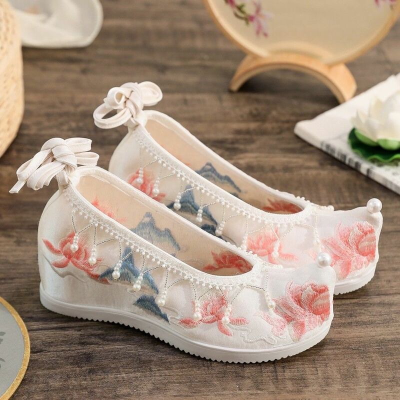 Sepatu Hanfu tradisional Cina sepatu Qipao antik gaya nasional bunga mutiara Hanfu bordir indah sepatu tangsuit