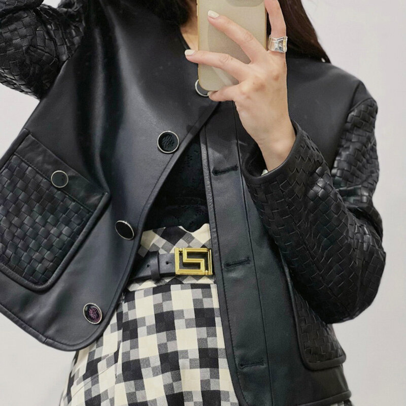 Jaket Kulit Wanita 2022 Mantel Pendek Solid Berkancing Sebaris Lengan Tenun Kulit Domba Asli Baru Leher Bulat Streetwear AEL4937