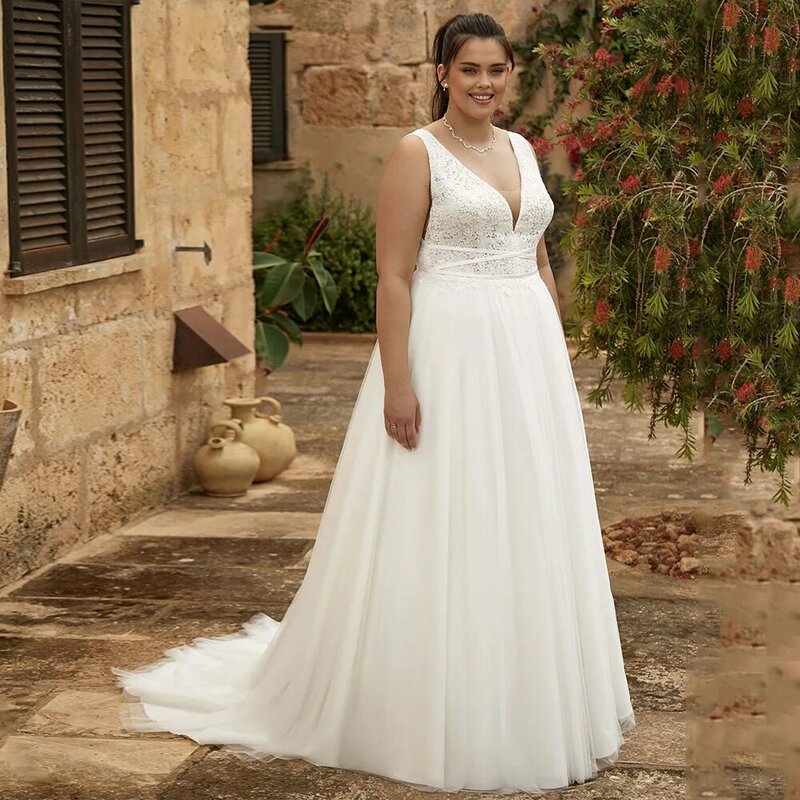 Elegant Plus Size Wedding Dresses V-Neck Sleeveless Backless Bride Gowns Tulle With Lace Applique A-Line فستان حفلات الزفاف