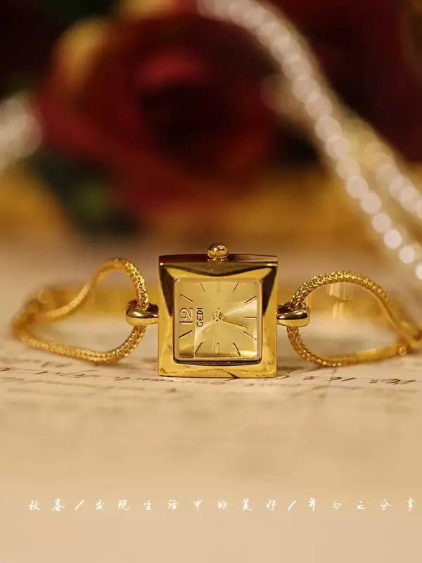 ساعة كوارتز نسائية كلاسيكية مربعة ، أنيقة وأنيقة ، راقية ، جديدة ، سوار