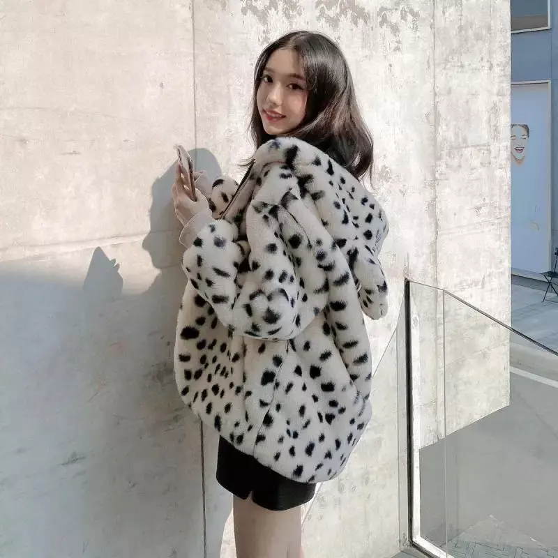 Kawaii zimowa damskie sztuczne futro wzór w cętki kaptur pluszowy kurtka moda słodkie słodkie miękkie grube ciepła odzież wierzchnia Streetwear 2024