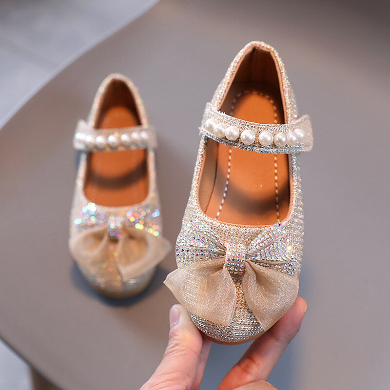 Wiosenne nowe dziewczęce skórzane buty księżniczka śliczne opaski na głowę z kokardką i perełką dziecięce buty dziewczęce miękkie dno dziecięce trampki buty dla małego dziecka SP118