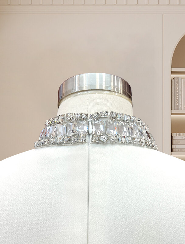 Schneider geschäft benutzer definierte Rundhals ausschnitt diagonale Kante mit Diamant Pailletten beige Kleid
