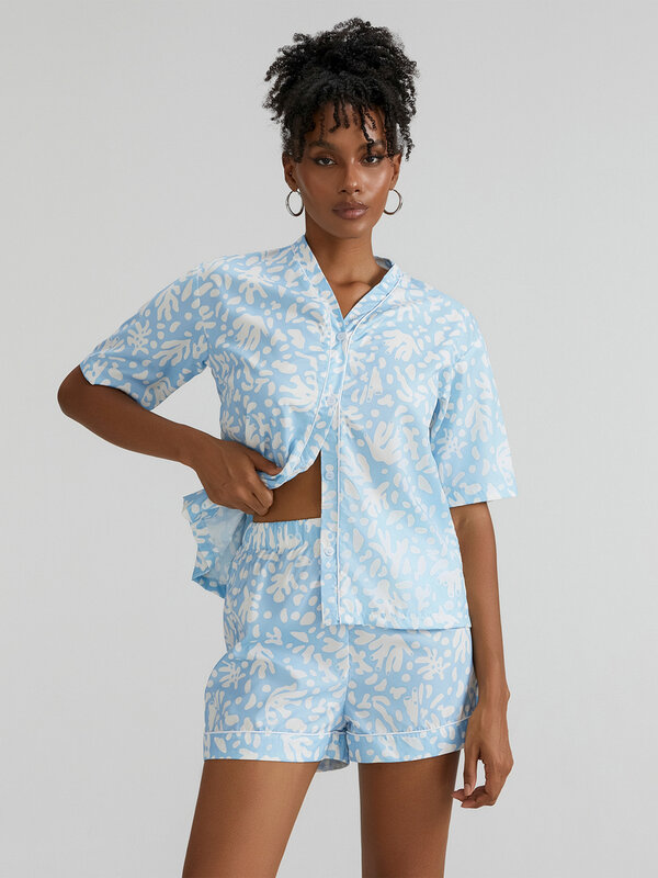 Conjunto loungewear de verão feminino, estampa abstrata, mangas curtas, camiseta com decote em v, shorts com elástico na cintura