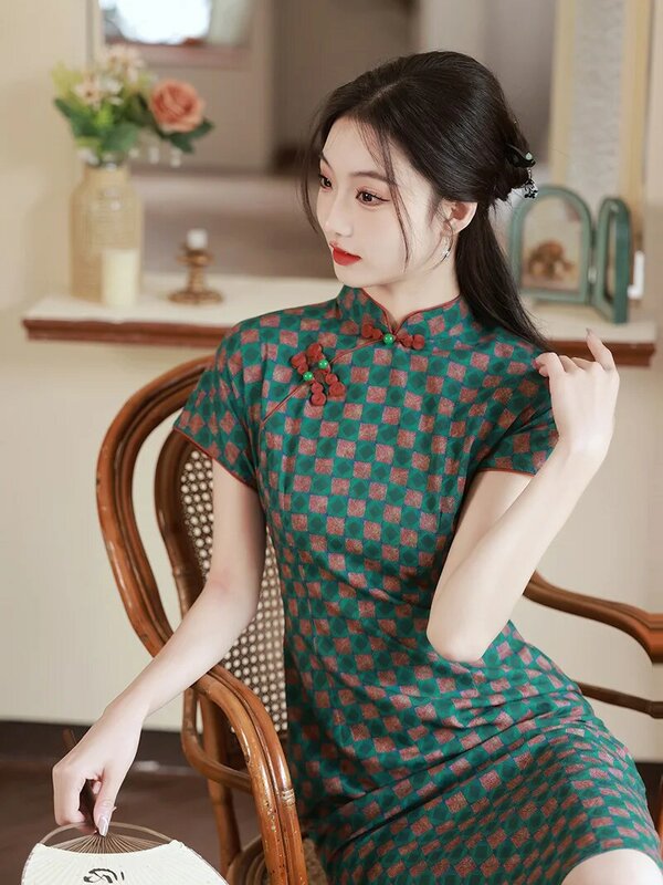 Kobiety z zielony w kratę nadrukiem bawełniana lniana Cheongsam tradycyjne kostiumy pokazowe w stylu Vintage z krótkim rękawem Slim Qipao