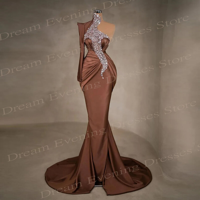 Piękne suknie wieczorowe na szyję syrenka nowoczesne jedno ramię z długim rękawem satynowe suknie na bal maturalny Robe De Soirée Luxe Elégante 2024