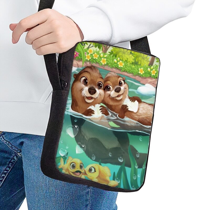 Mała pojemność torba na ramię dla dzieci modne śliczne kreskówkowe torby na wydrze z nadrukiem Crossbody regulowane podróżna torba kurierska na co dzień