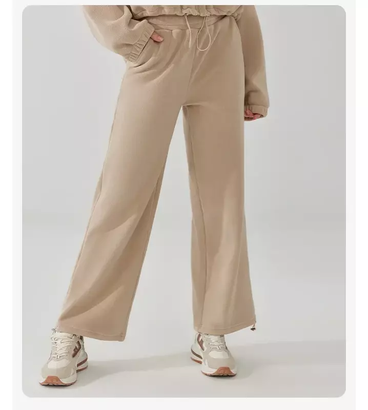 Women's Two-piece Zipper Stand-up Collar Sweater Thick Warm Sports Coat Pants Casual Suit in Autumn and Winter.