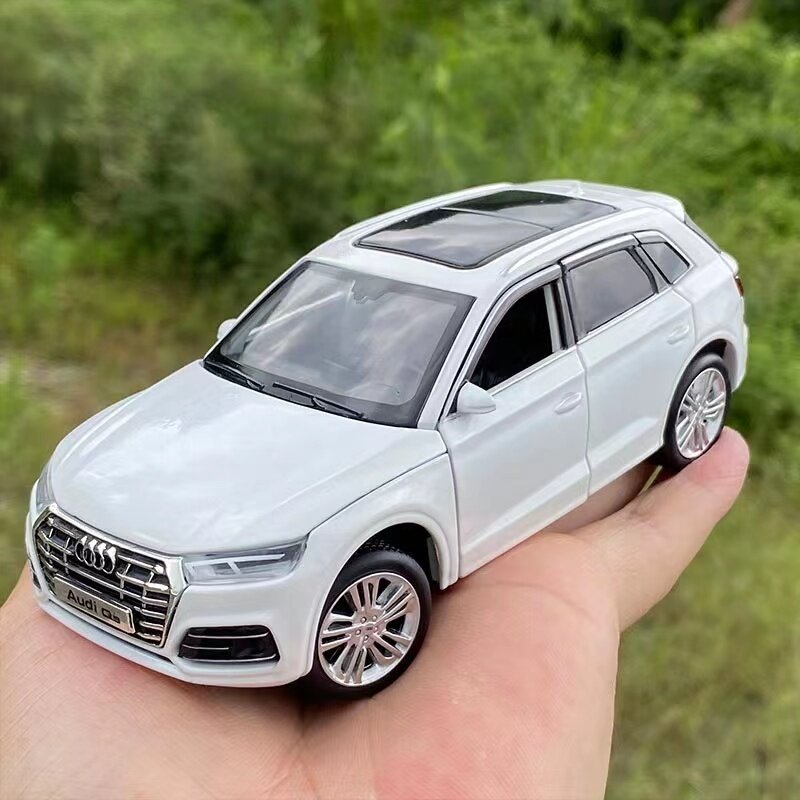 1:32 AUDI Q5 SUV Alloy Car Model Diecasts Metal Toy Vehicles Car Model Simulation Sound And Light Collection Childrens Toy Gifts