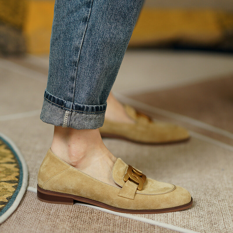 Zapatos planos de piel auténtica para mujer, mocasines de punta redonda de ante de oveja, decoración de Metal, sin cordones, informales y acogedores, novedad de 2021
