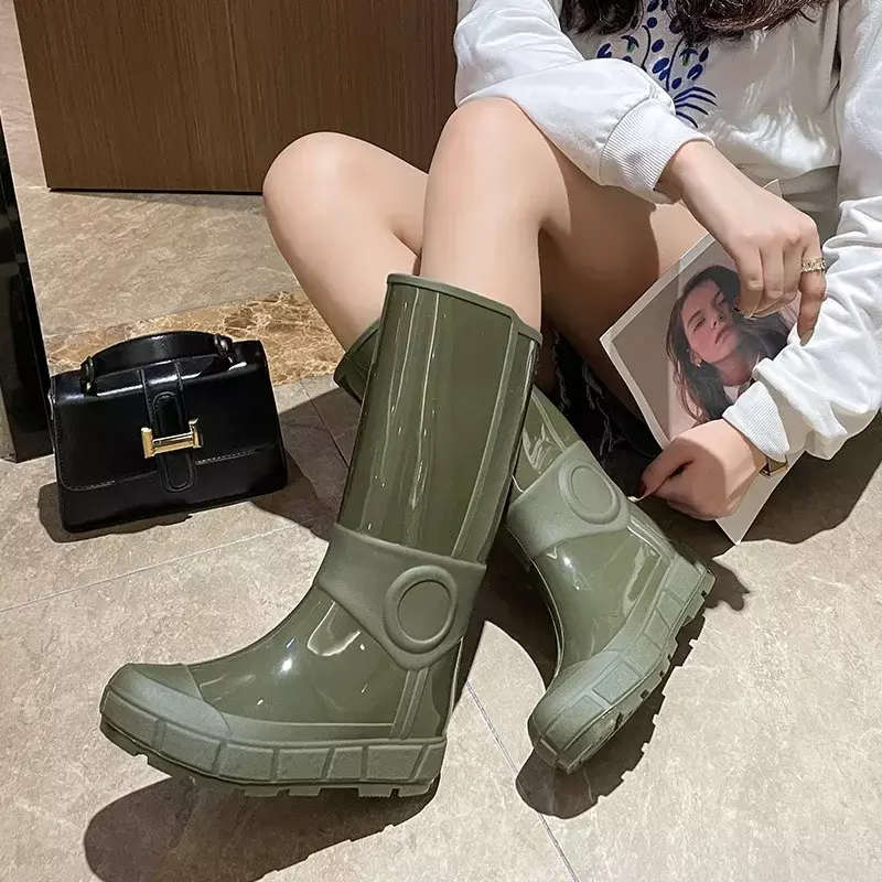 Scarpe da pioggia da donna scarpe da pioggia antiscivolo impermeabili a botte alta addensate scarpe resistenti all'usura da lavoro di moda piattaforma di tendenza