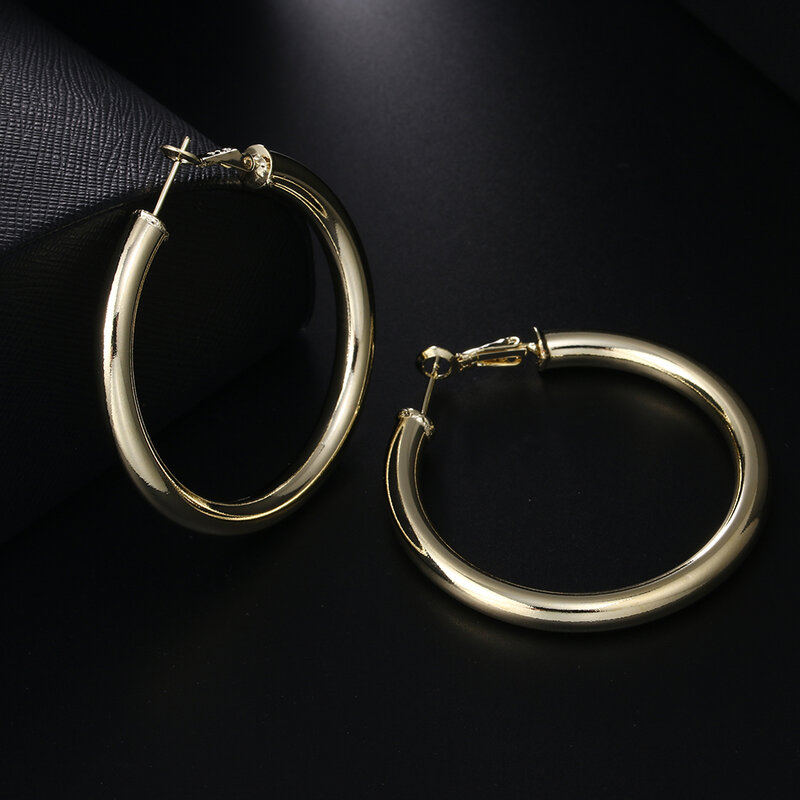 Anting-Anting Hoop Warna Emas Mode untuk Wanita Anting-Anting Statement Lingkaran Bulat Perhiasan Antik Hadiah Pesta Pernikahan