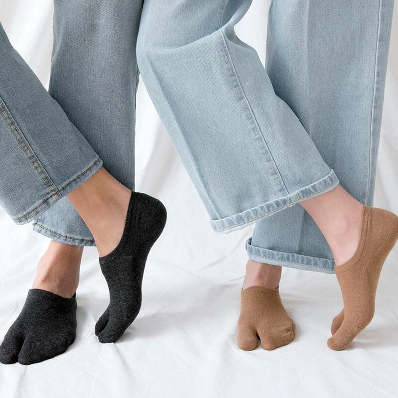 ถุงเท้าผ้าฝ้ายสองนิ้วแบบเรียบง่ายแยกนิ้วระบายอากาศได้สวมใส่สบายถุงเท้าข้อต่ำถุงเท้าสำหรับทุกเพศ