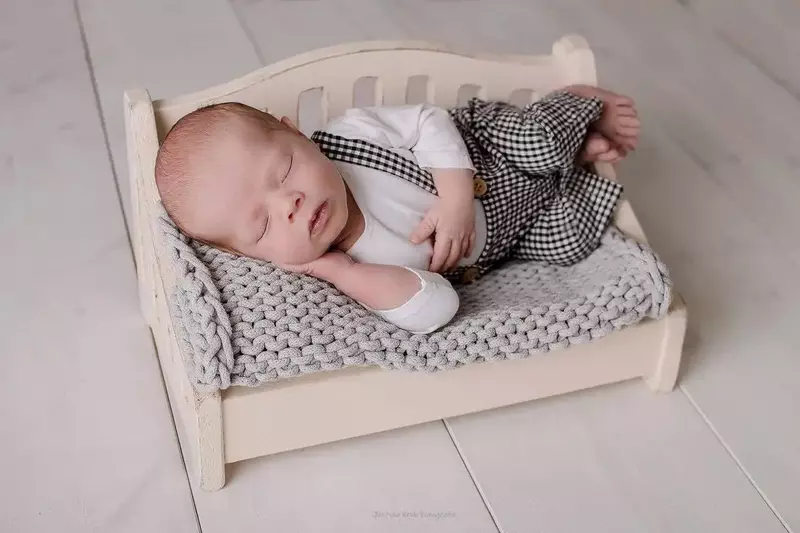 Реквизит для фотосъемки новорожденных с кроватью и стулом