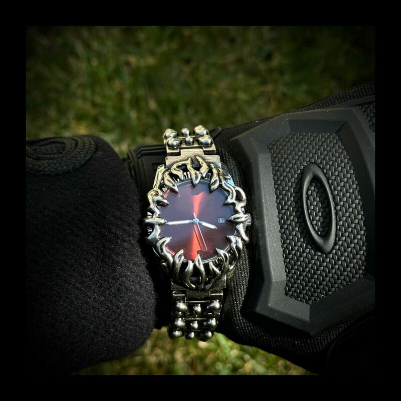 Oryginalny pazur alabastrowy styl Retro Y2K europejski i amerykański zegarek kosmita zaawansowany Instagram z tą samą niszową konstrukcją