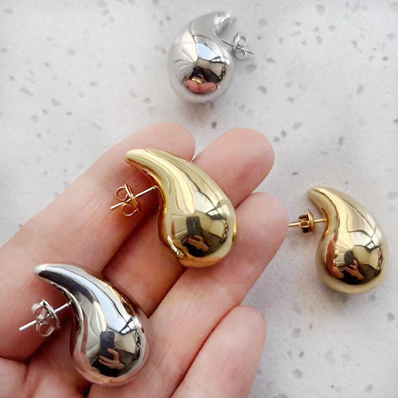 Metal Gold Chunky Water Drop Metade Brincos Vazios para Mulheres, leve Teardrop Hoop Brincos, Smooth Trendy Jewelry