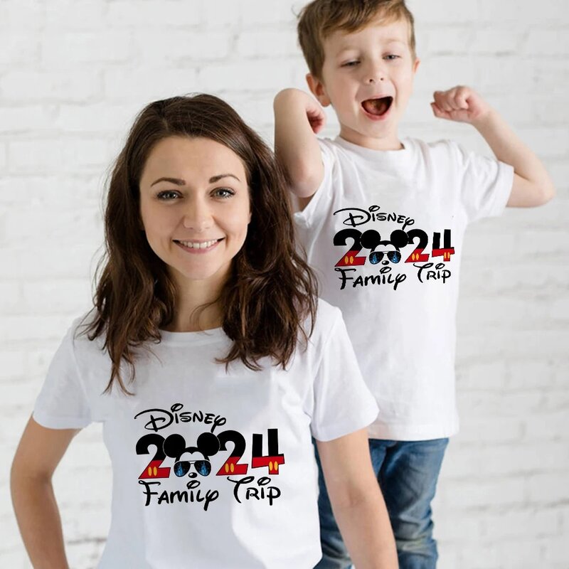 ディズニー-家族の旅行服,ミッキーマウスのファッショナブルなTシャツ,父と子供のためのラウンドネックトップス,2024