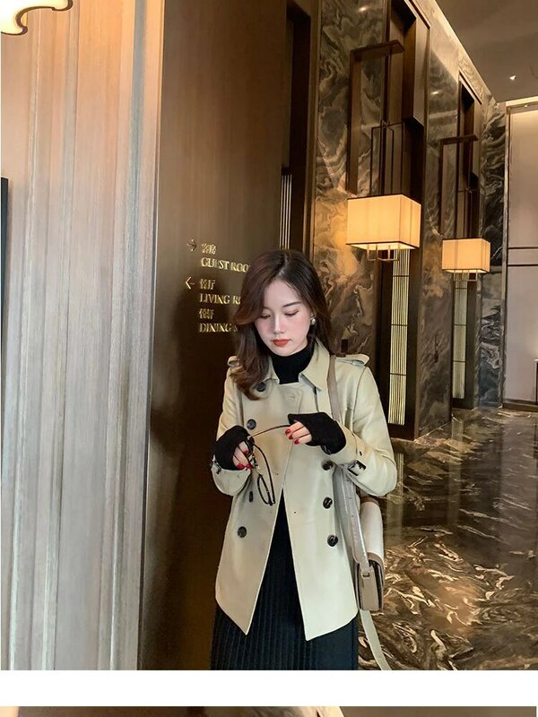 2024  Autumn and Winter New Double breasted Classic Short Leather Coat Sheepskin Windbreaker for Women