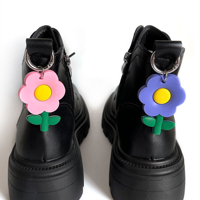 装飾的なハート型のブーツ,メタルフック,フラワーペンダント,ピンクと紫の色,1個